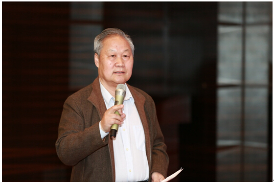 李久丰博士主持现场提问交流环节