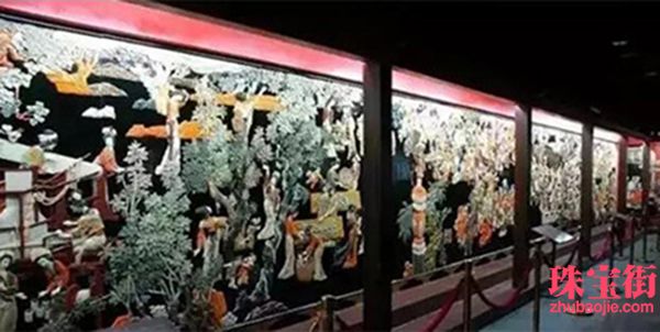 用料30吨玉石，雕成重达10吨的丝绸之路PK清明上河图