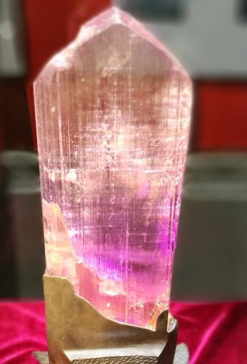 矿物晶体 紫锂辉石 中国粉体技术网