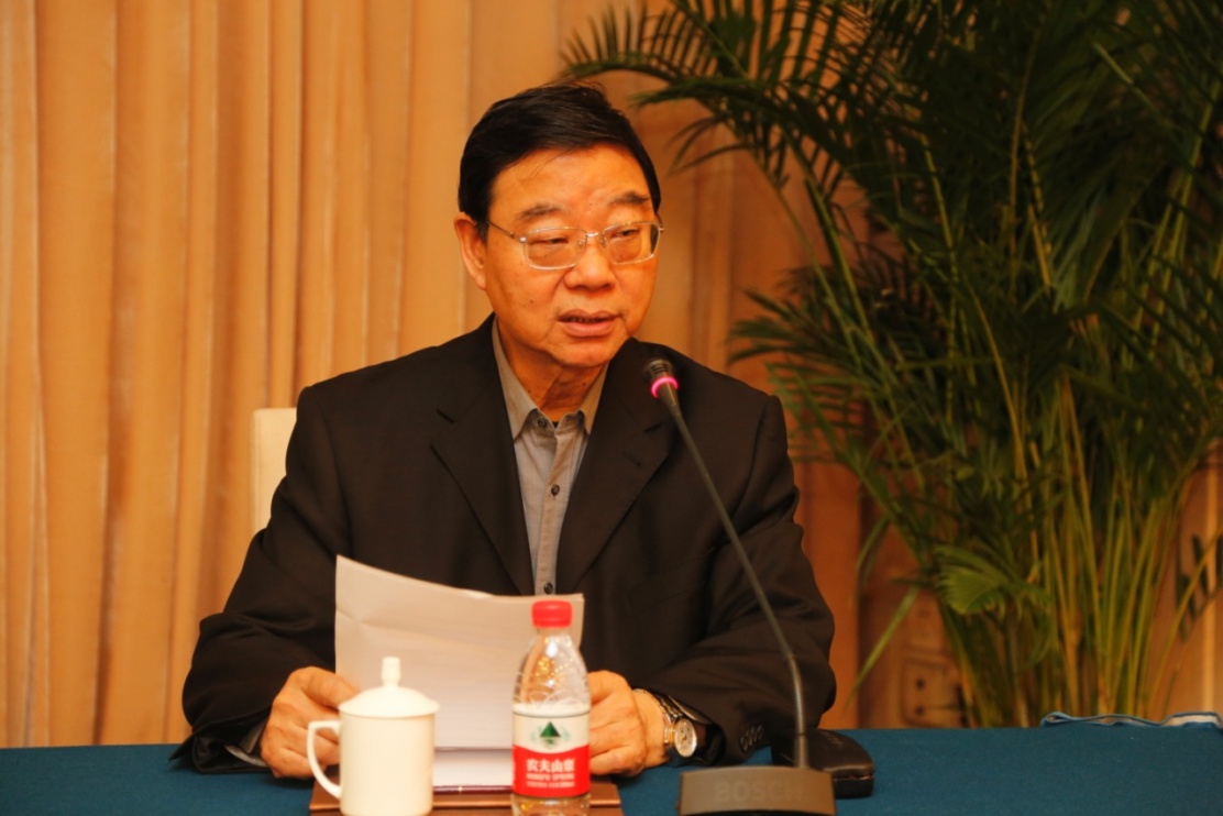 中国工程院院士孙传尧主持学术报告会