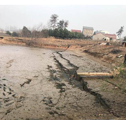 湖北掇刀区石膏矿采空区发生地陷灾害