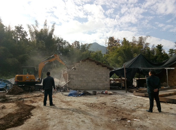 广西贺州市平桂区依法拆除非法选矿点