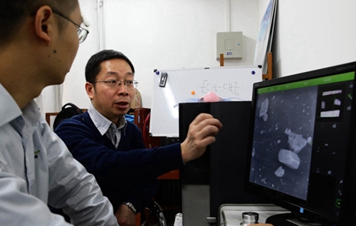 北京化工大学刘勇副教授通过台式扫描电子显微镜