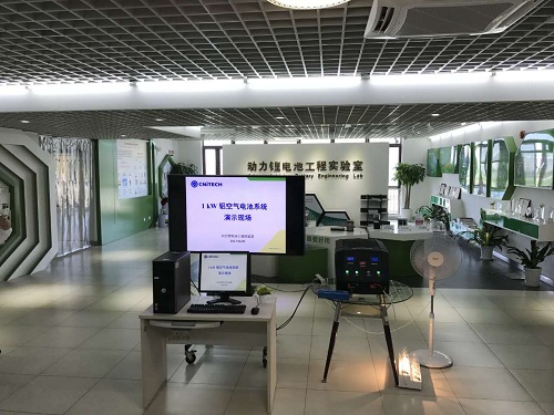图3 铝空气电池发电系统演示现场