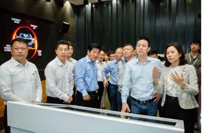中国首个十余亿元新能源车碳纤维结构件订单签署，引领汽车轻量化发展
