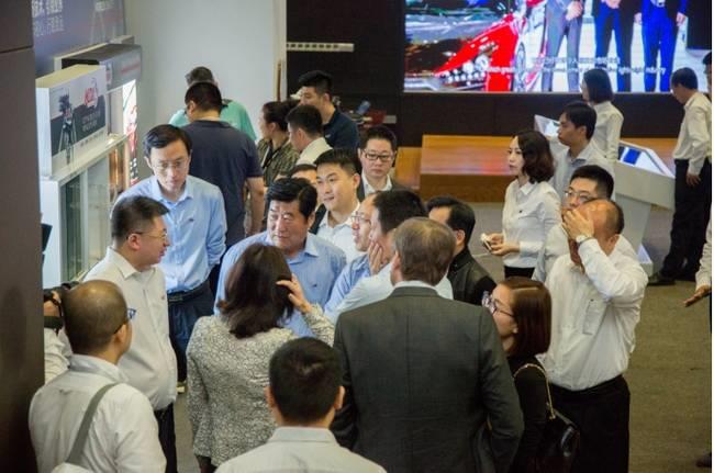中国首个十余亿元新能源车碳纤维结构件订单签署，引领汽车轻量化发展
