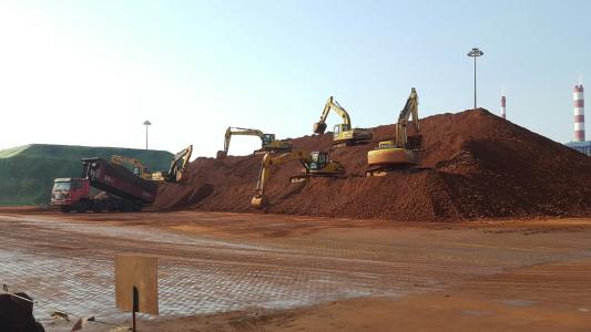 中国向几内亚提供200亿美元贷款换取铝土矿矿权