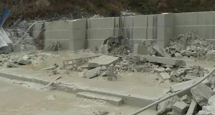 浙江云和县华鑫矿业萤石选矿厂发生矿浆池围堰垮塌事故致1人死亡
