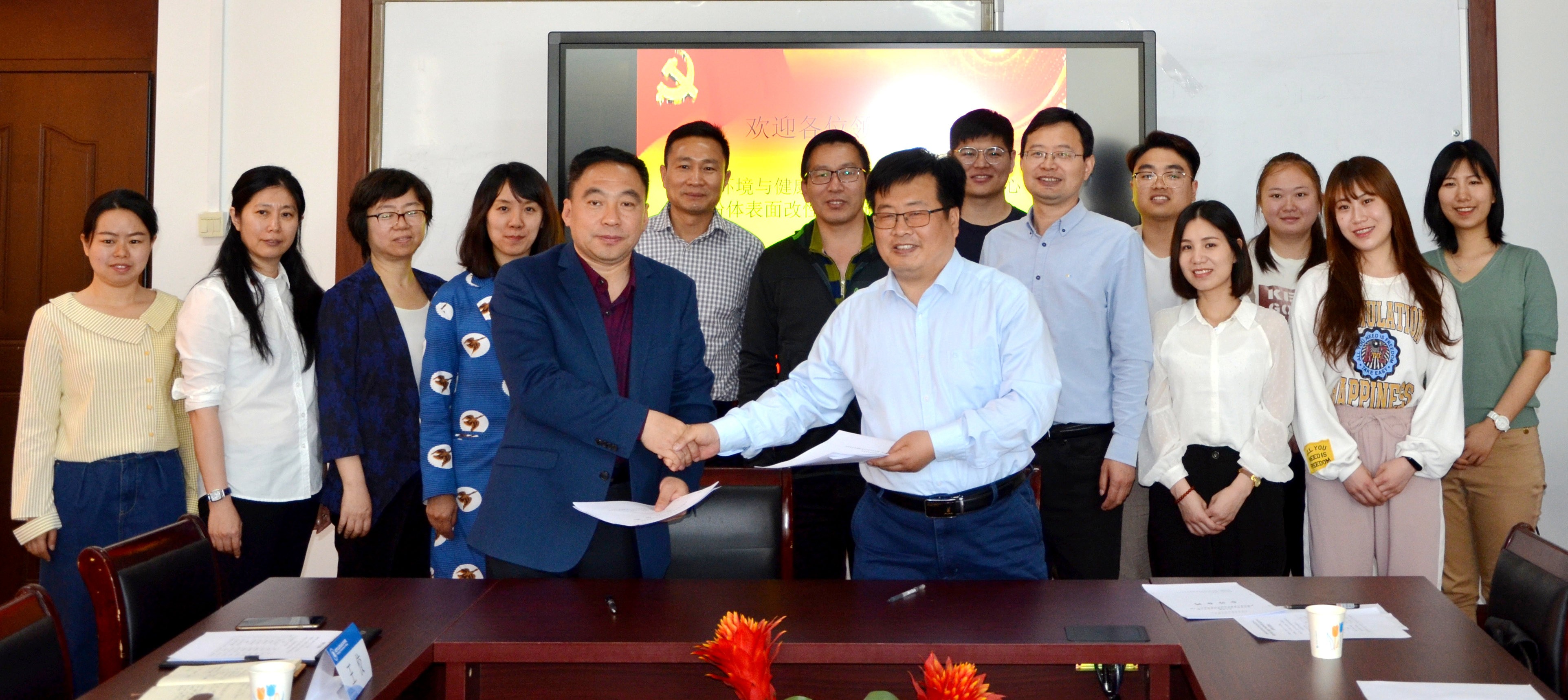 新型环境与健康矿物材料和粉体表面改性技术两大研发与应用中心在北京揭牌成立!