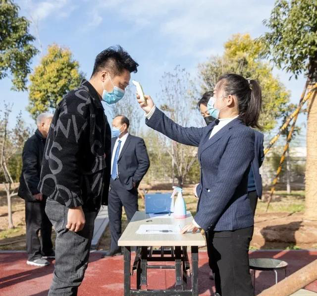 河南强耐新材“鏖战疫情,不误梦想”2020河南区域招商大会召开