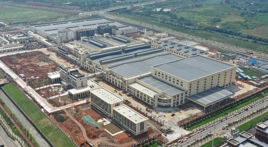 中国巨石成都年产25万吨智能制造基地首条生产线点火