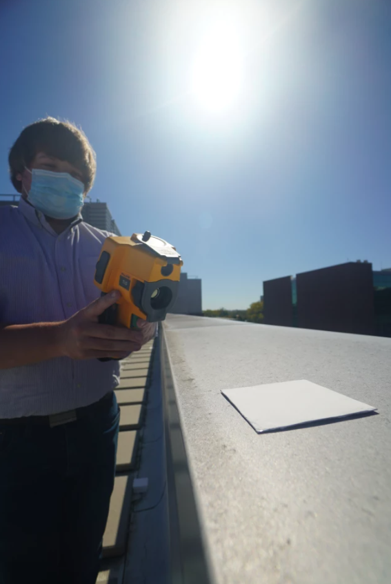 为建筑物降温有妙招！科学家用碳酸钙研发出能反射95.5%阳光的超白涂料
