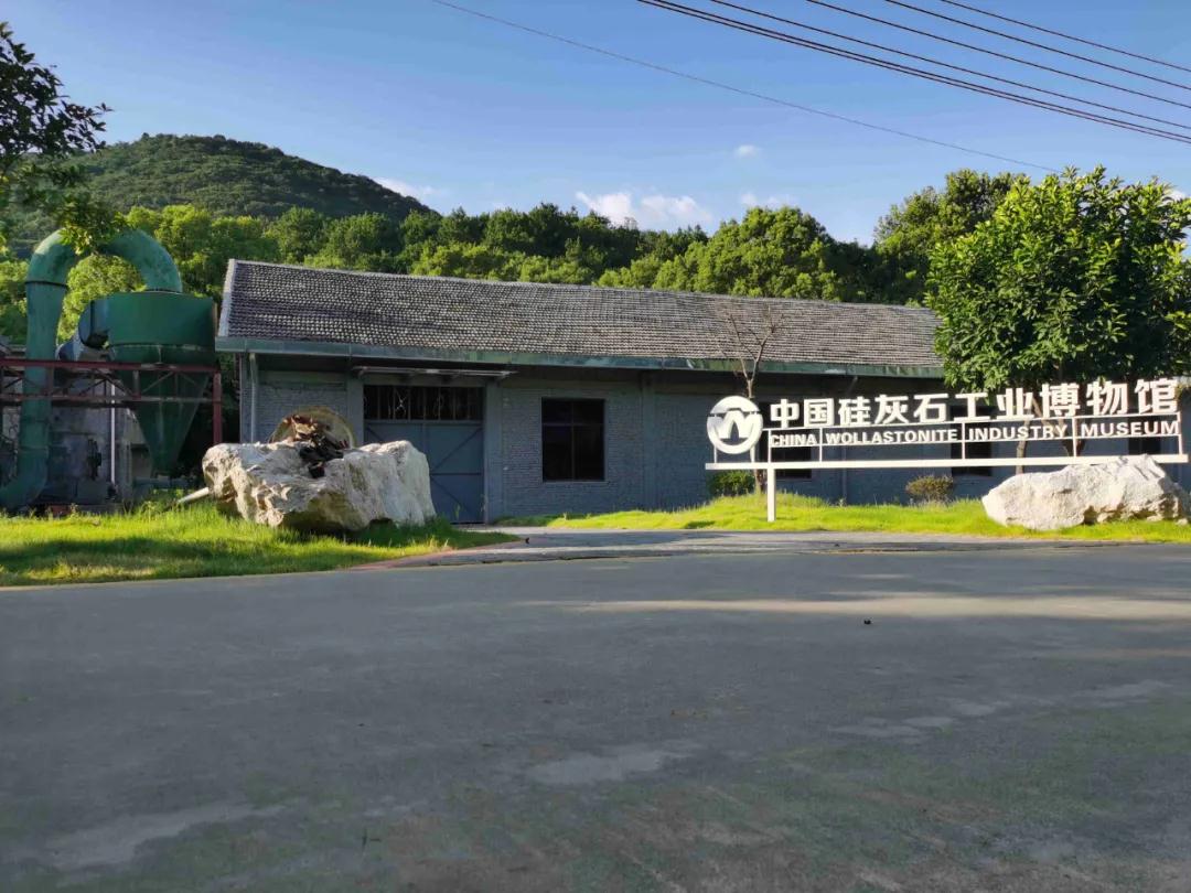 天蓝地绿人和——江西新余市南方硅灰石有限公司创建绿色矿山纪实