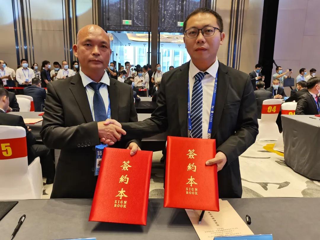广西贺州签约年产95万吨碳酸钙、20万吨水性涂料项目 　　