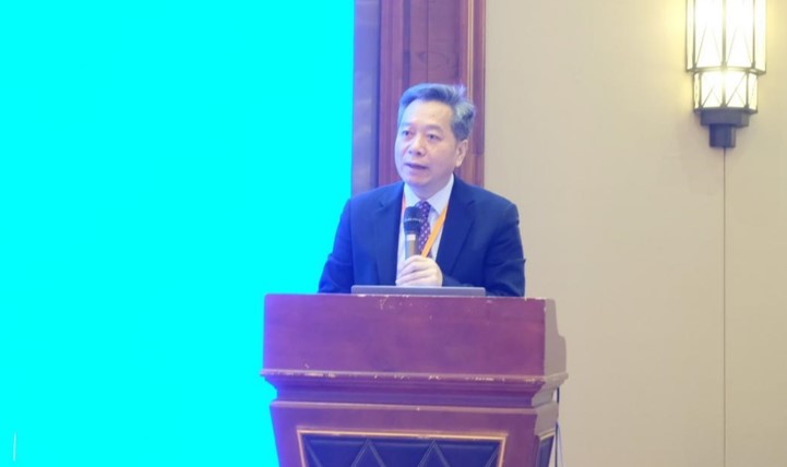 2021年10月15日至17日,由中国硅酸盐学会矿物材料分会、中国非金属矿工业协会矿物加工利用技术专业委员会联合主办,中国地质大学(武汉)纳米矿物材料及应用教育部工程研究中心、中国地质大学(武汉)材料与化学学院、中南大学矿物材料及其应用湖南省重点实验室共同承办的第三届全国矿物材料学术与技术交流会暨第二十一届全国非金属矿加工利用技术交流会在湖北省武汉市潮漫凯瑞国际酒店召开。来自各大专院校、科研院所以及相关企业的400余位专家学者、企业家和代表出席了大会。