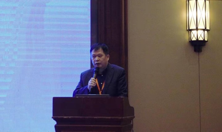 2021年10月15日至17日,由中国硅酸盐学会矿物材料分会、中国非金属矿工业协会矿物加工利用技术专业委员会联合主办,中国地质大学(武汉)纳米矿物材料及应用教育部工程研究中心、中国地质大学(武汉)材料与化学学院、中南大学矿物材料及其应用湖南省重点实验室共同承办的第三届全国矿物材料学术与技术交流会暨第二十一届全国非金属矿加工利用技术交流会在湖北省武汉市潮漫凯瑞国际酒店召开。来自各大专院校、科研院所以及相关企业的400余位专家学者、企业家和代表出席了大会。