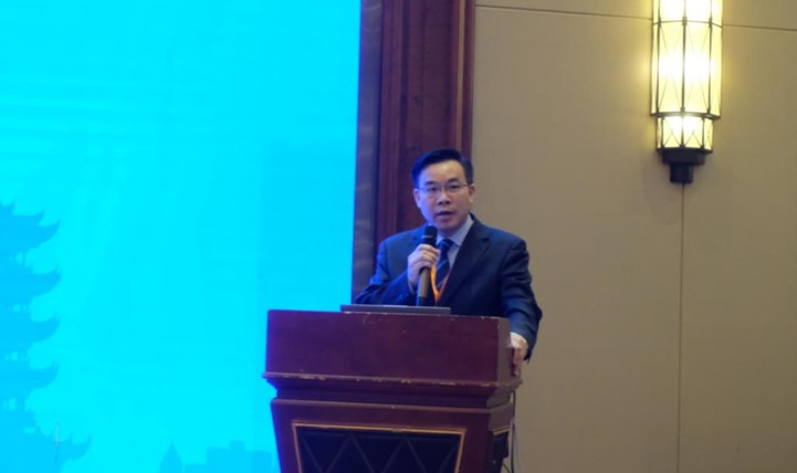 2021年10月15日至17日,由中国硅酸盐学会矿物材料分会、中国非金属矿工业协会矿物加工利用技术专业委员会联合主办,中国地质大学(武汉)纳米矿物材料及应用教育部工程研究中心、中国地质大学(武汉)材料与化学学院、中南大学矿物材料及其应用湖南省重点实验室共同承办的第三届全国矿物材料学术与技术交流会暨第二十一届全国非金属矿加工利用技术交流会在湖北省武汉市潮漫凯瑞国际酒店召开。来自各大专院校、科研院所以及相关企业的400余位专家学者、企业家和代表出席了大会。