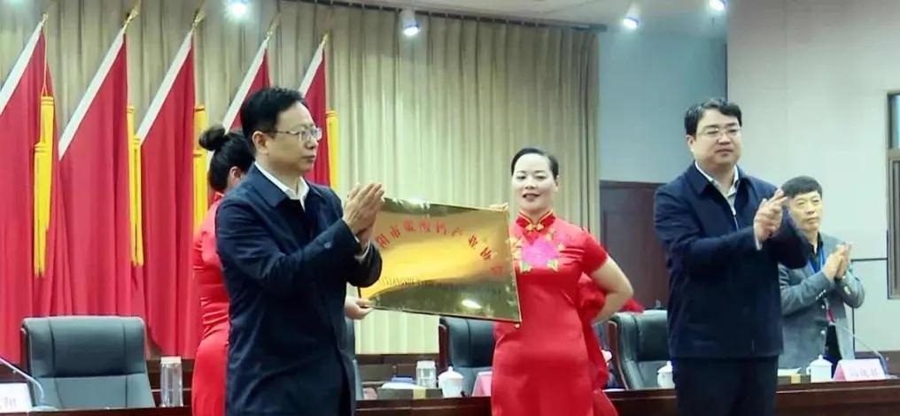 热烈祝贺南阳碳酸钙产业协会成立大会圆满成功召开!