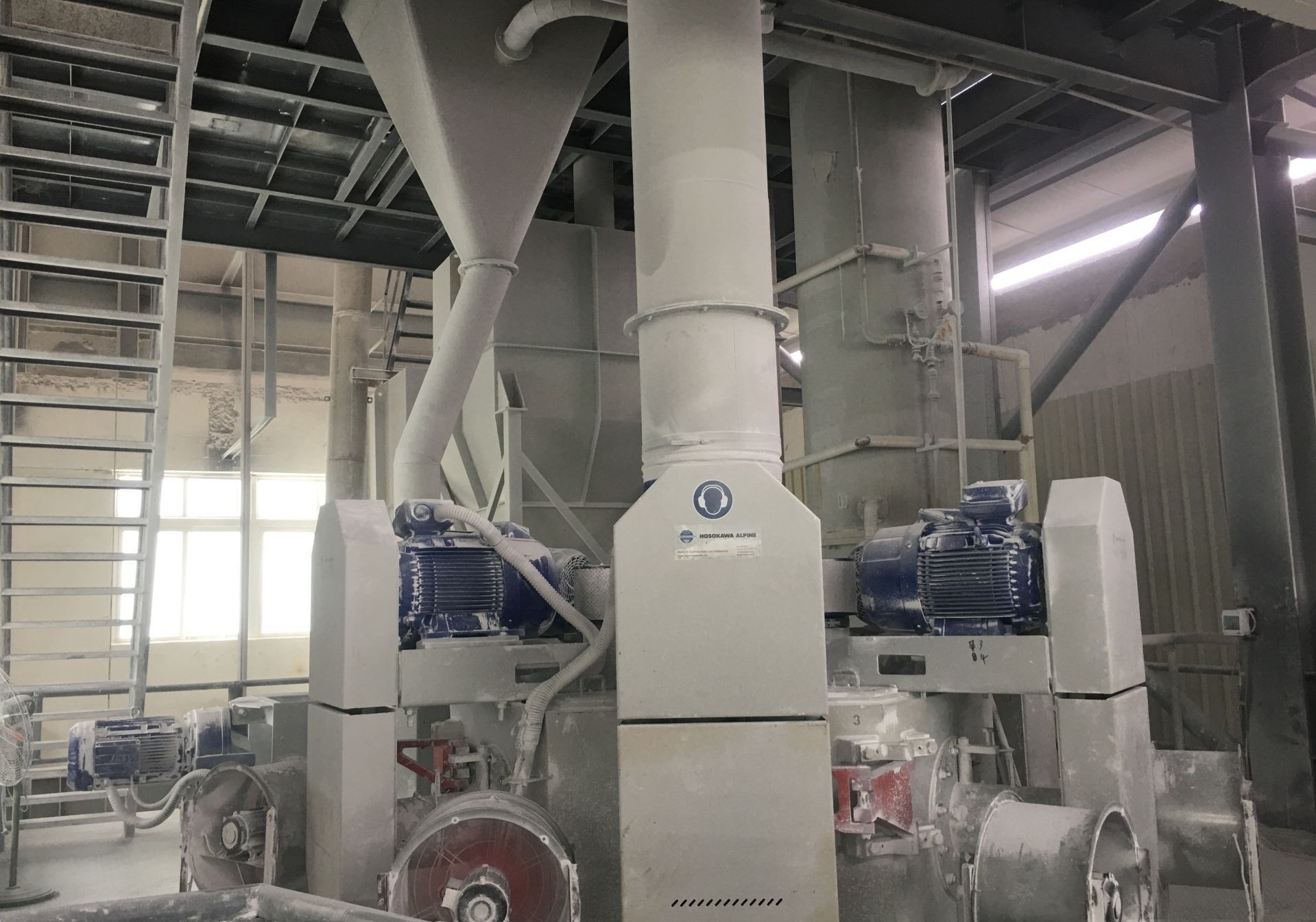 广东翔龙科技年产3万吨亚微米重钙及5万吨功能母粒生产线试产 　　