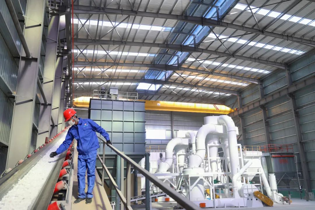【项目】福建三明年产30万吨方解石粉和SPC石塑地板项目试产 　　