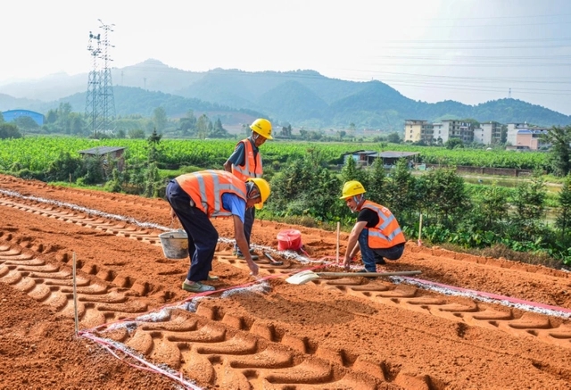 变废为宝，江西利用锂云母尾矿长石粉建设“美绿高速” 　　