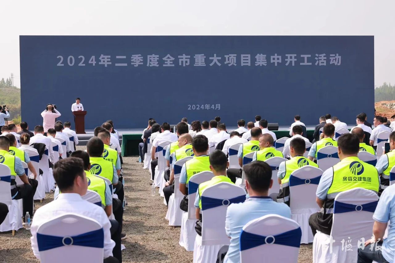 7万吨高纯砂、5万吨球形硅微粉，湖北35亿半导体新材料项目开工 　　