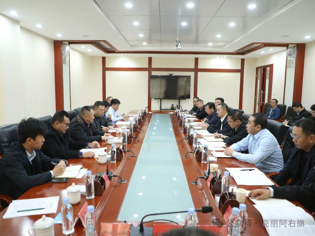 阿右旗携手煤企50强，开发萤石、硅石 　　 　　