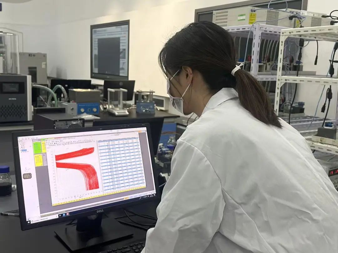膨胀土及膨润土改性，破解液流电池膜材料难题