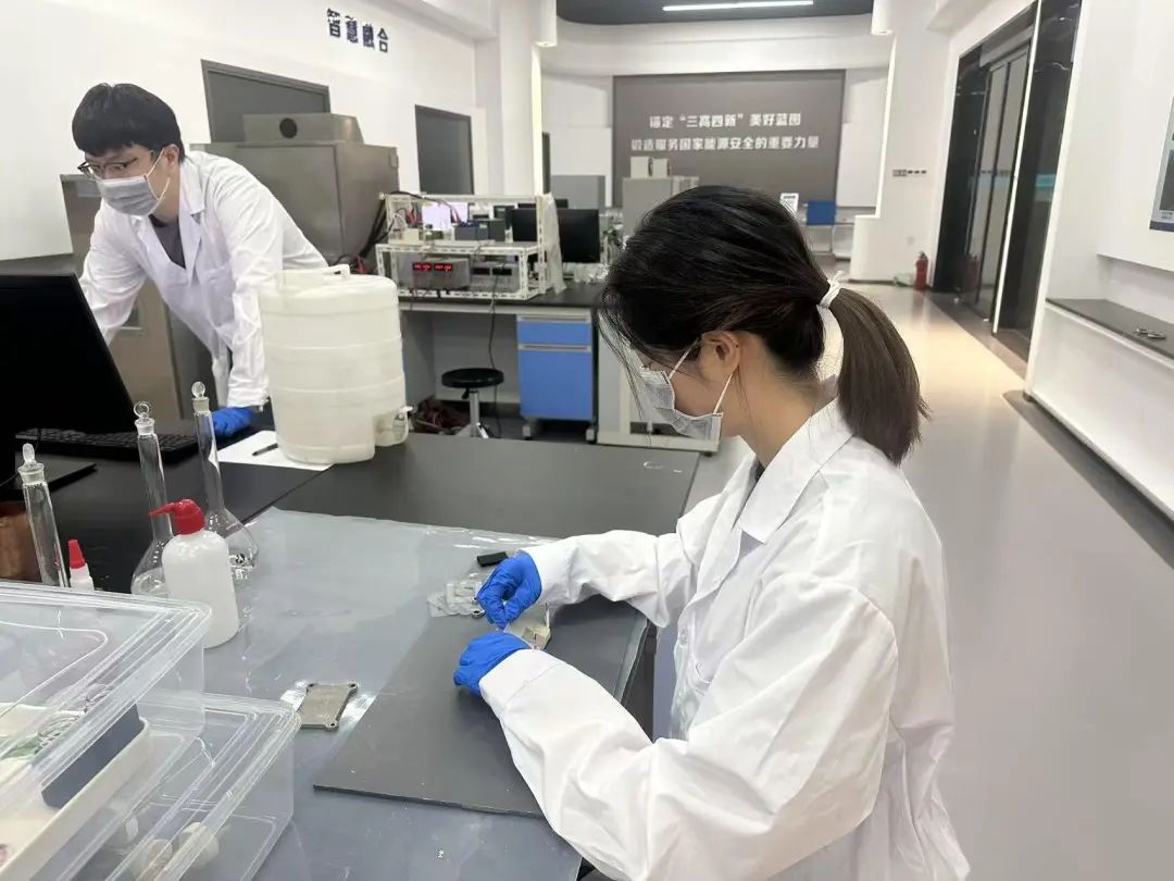 膨胀土及膨润土改性，破解液流电池膜材料难题