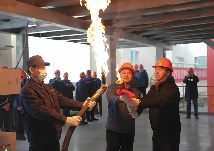 泰山玻纤太原基地二号生产线点火投产  