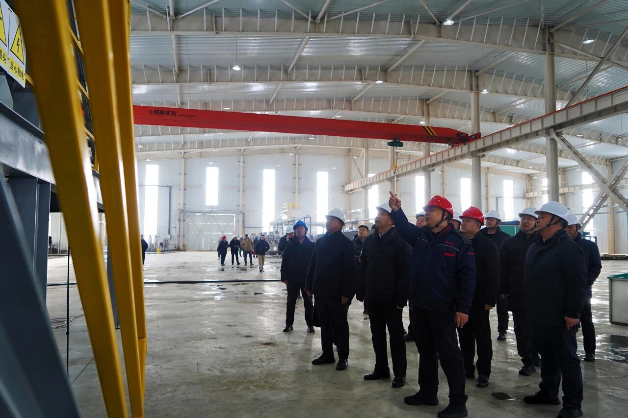 新疆富蕴县2万吨高纯石英砂项目投产  