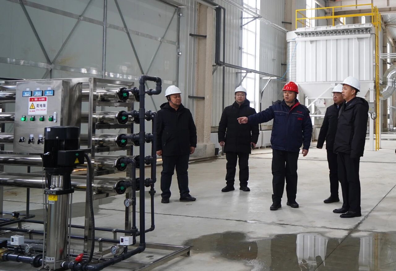 新疆富蕴县2万吨高纯石英砂项目投产  